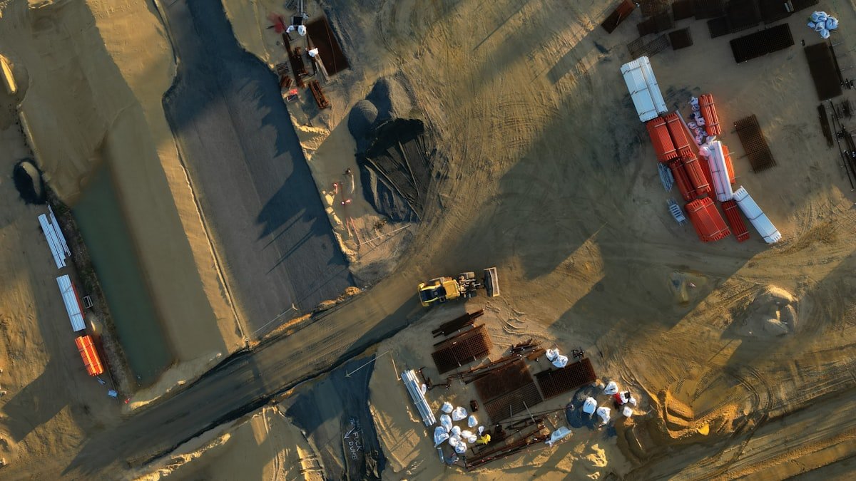[FOTO STOK] Area pekerjaan konstruksi dari udara — placeholder, bukan dokumentasi proyek BNL