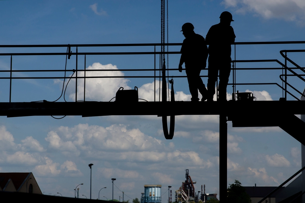 Penerapan SMKK dalam Proyek Infrastruktur: dari Identifikasi Bahaya hingga Evaluasi